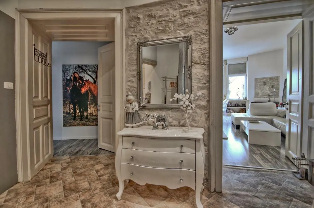 Luxury With Sea View Apartment Pula