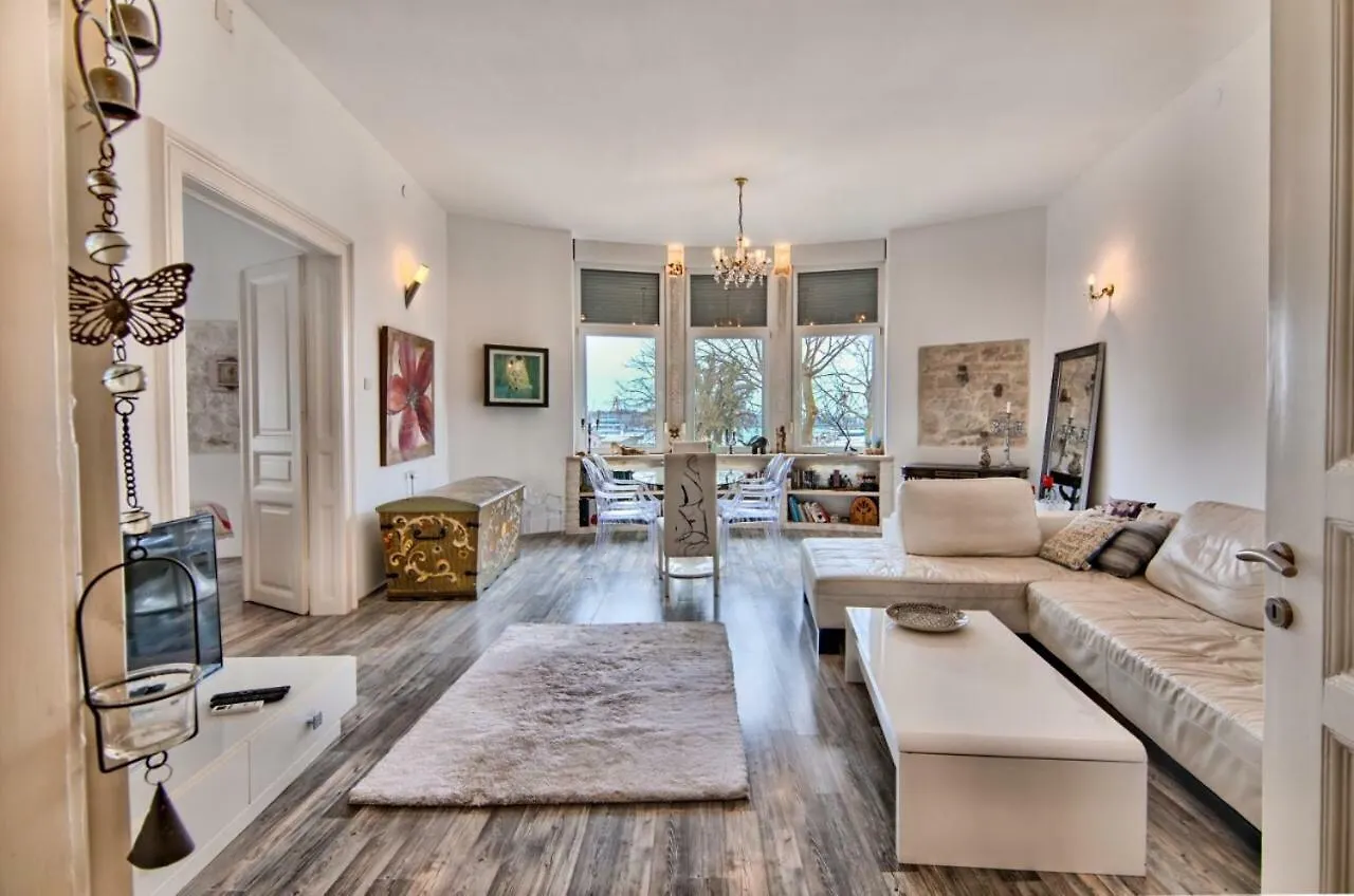 Luxury With Sea View Apartment Pula